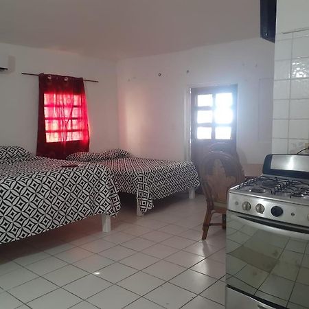 Calinago Friendly Family Sxm Bed & Breakfast Philipsburg  Bagian luar foto