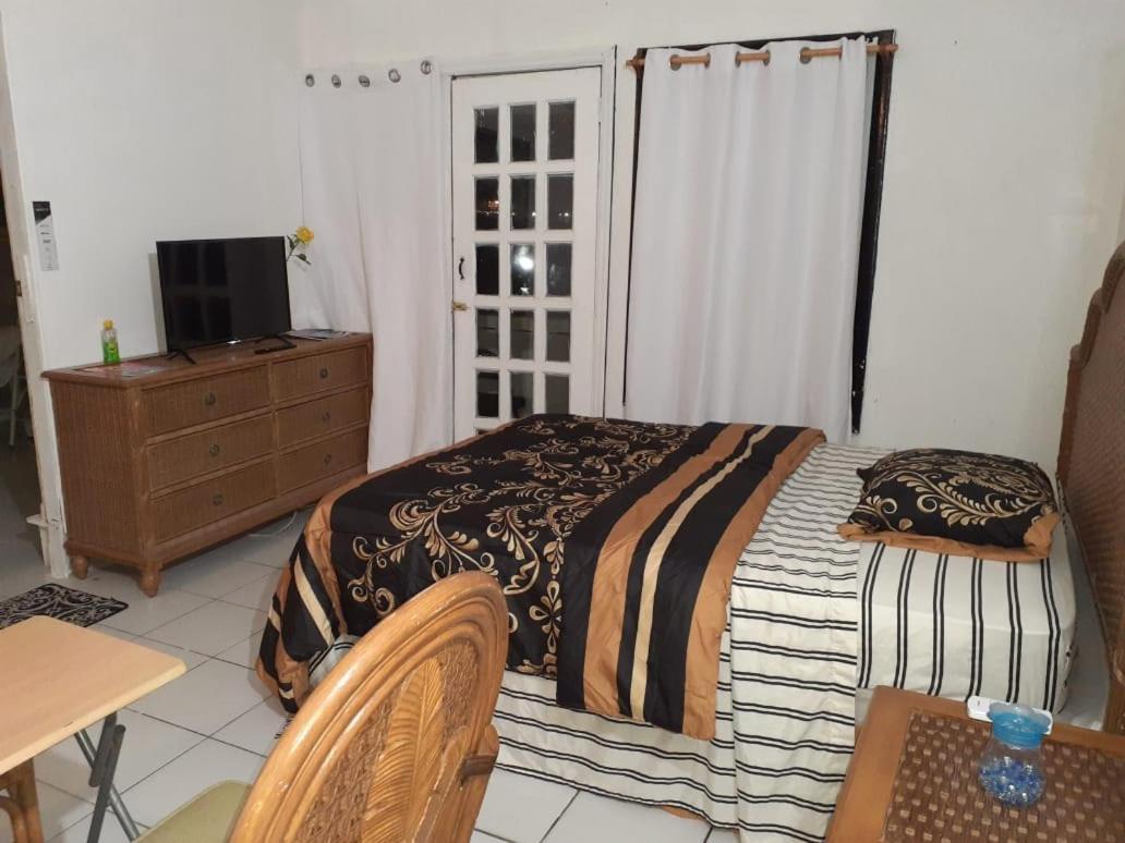 Calinago Friendly Family Sxm Bed & Breakfast Philipsburg  Bagian luar foto